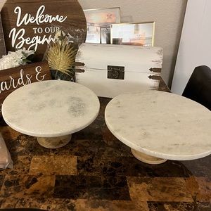 2 Marble Cake Stands